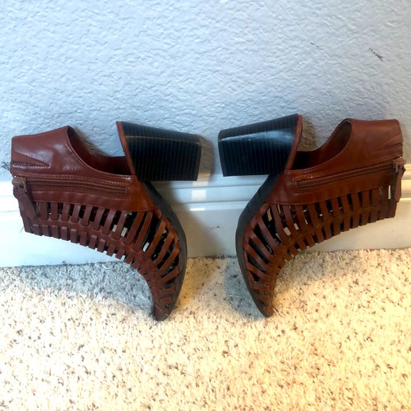 Dress shoes - Picture 2 of 3